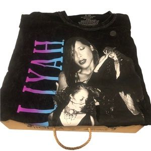 Aaliyah stone wash black T-shirt adult size small
